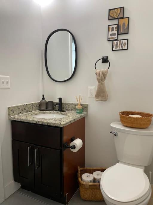 Ferienwohnung Cozy, High Rise, Large Studio Facing Downtown . Baltimore Exterior foto