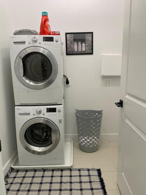 Ferienwohnung Cozy, High Rise, Large Studio Facing Downtown . Baltimore Exterior foto